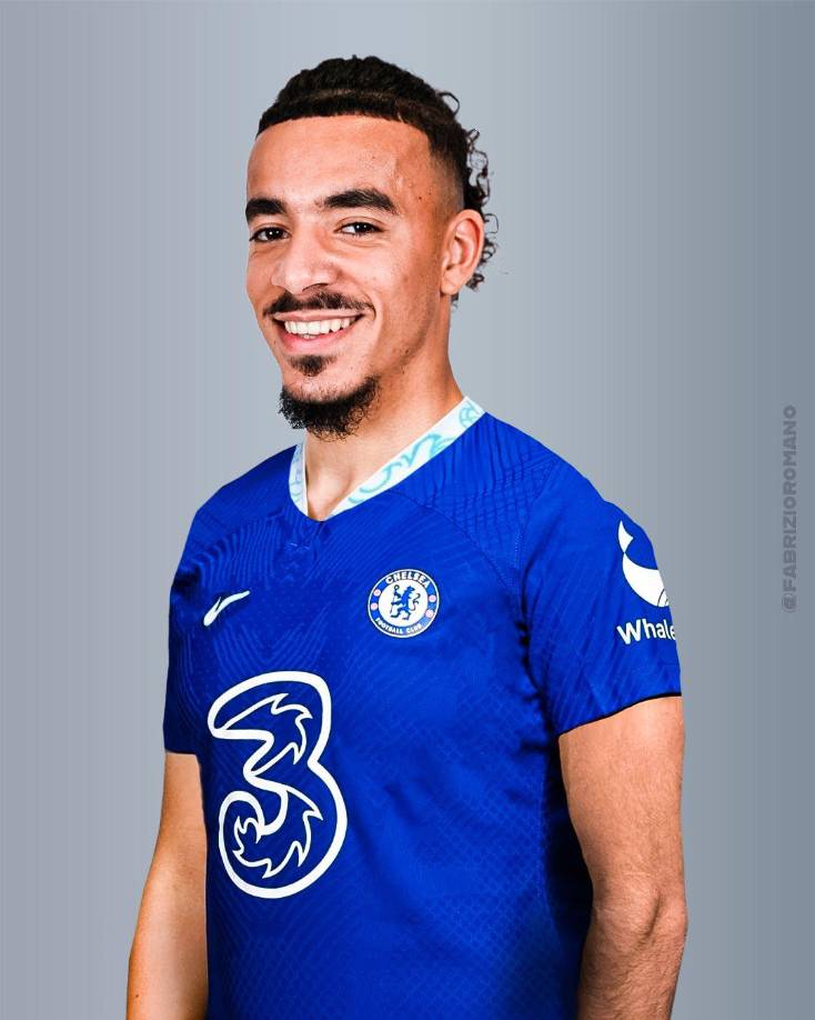 El defensa francés Malo Gusto ha superado las pruebas médicas como nuevo jugador del Chelsea, tras aterrizar en Londres este sábado, según informa Fabrizio Romano. Firmará hasta 2029 y el club inglés pagará cerca de 30 millones de euros. Seguirá en el Olympique de Lyon hasta final de temporada.