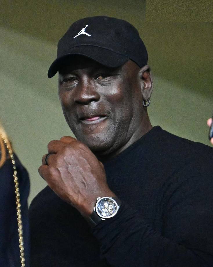 Un invitado de lujo en el Estadio Luis II: Michael Jordan presente en el partido Mónaco vs Barcelona por la Champions League.