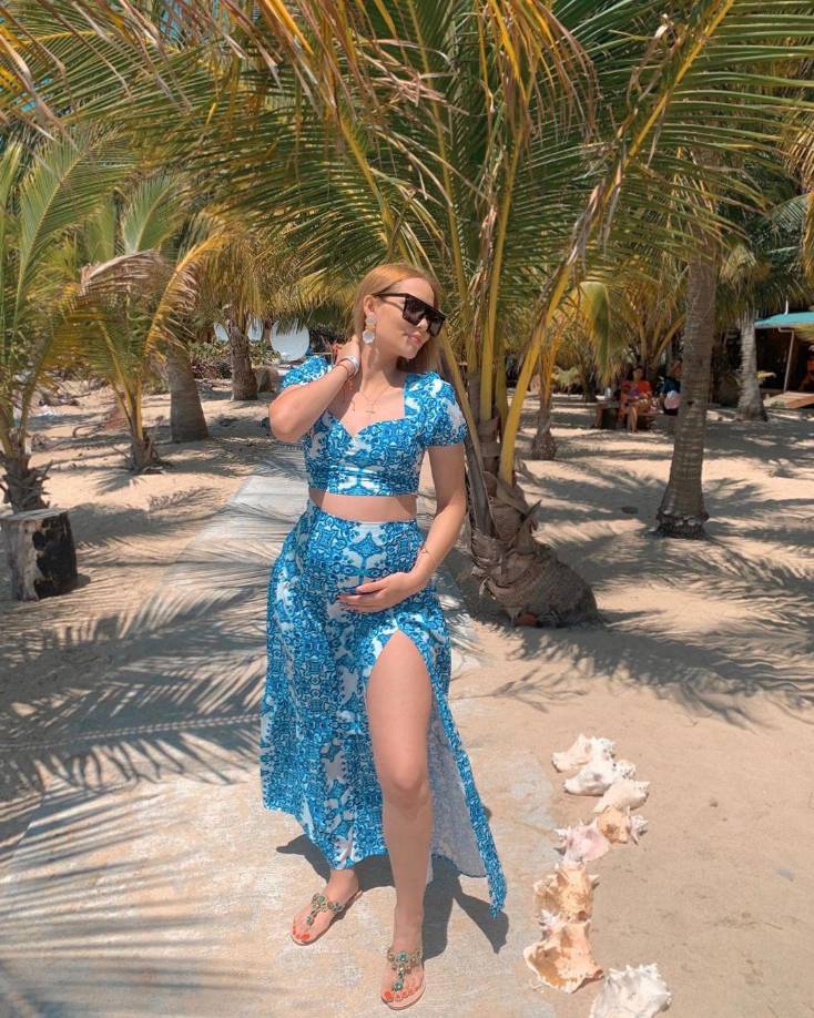 Cabe mencionar que Abigail ya es madre, el año pasado dio a luz a su primera bebé y compartió esta tierna fotografía cuando estaba embarazada. 