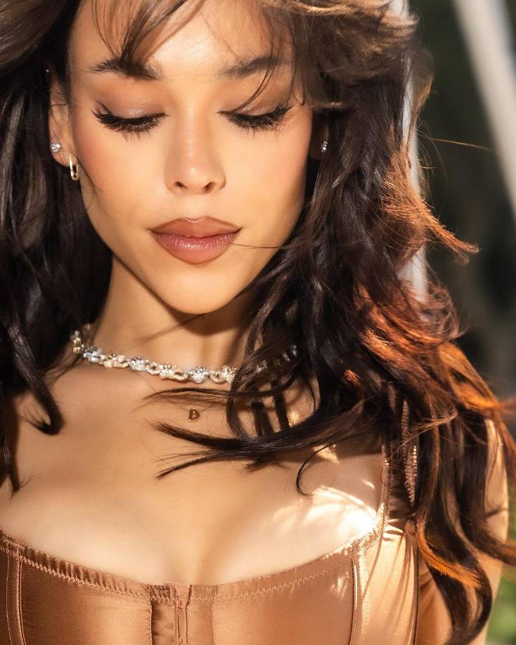 En entrevistas recientes, Danna ha hablado sobre la importancia de este documental en su vida. “Es un viaje introspectivo, un regalo para nosotros de plasmar el proceso que ha sido muy mágico y poderles enseñar”, comentó durante su participación en la convención VidCon México 2024.