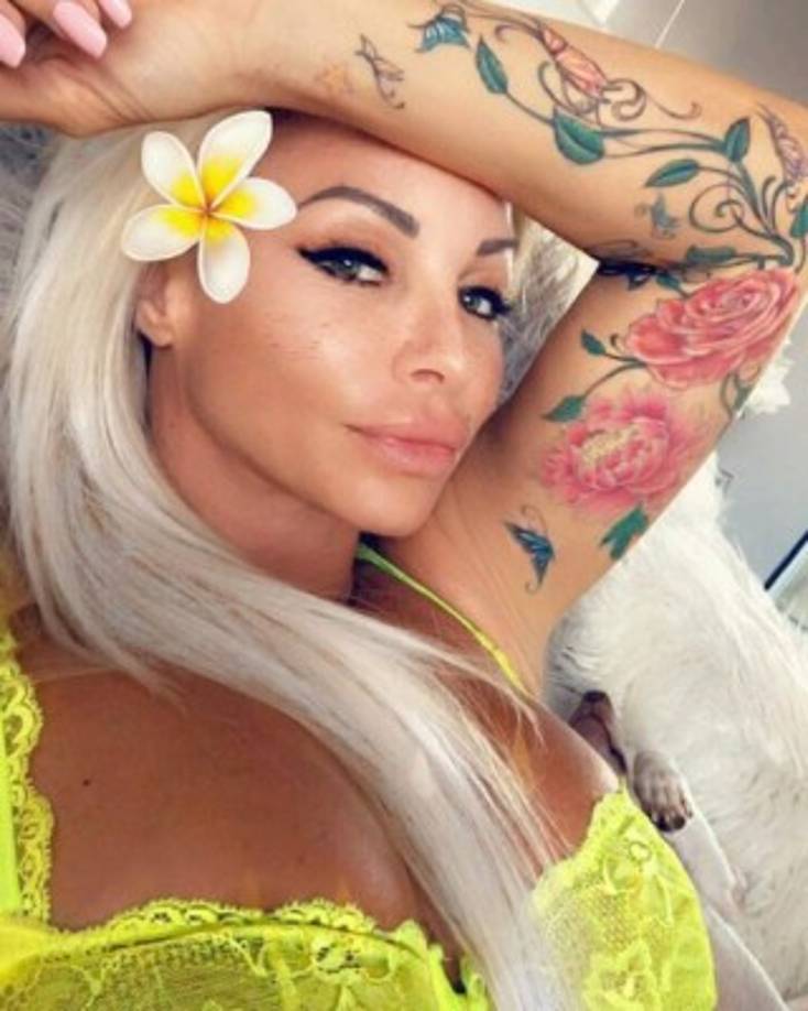 En entrevistas para medios internacionales en 2017, aseguró que estaba escribiendo un libro sobre su vida y como fue su estadía en la Mansión Playboy.