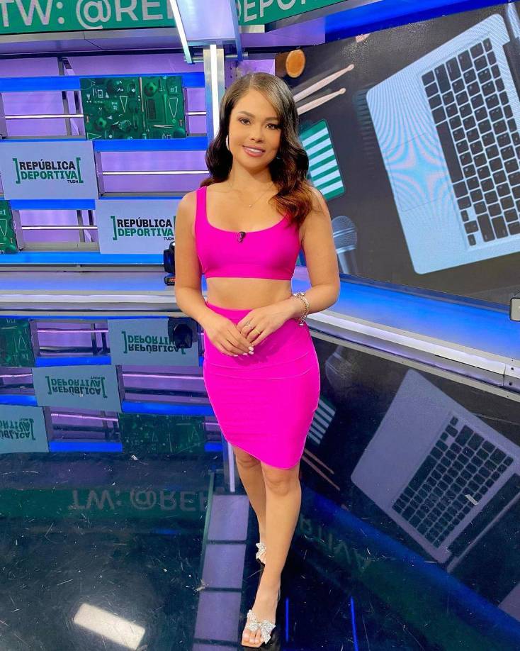 Sirey Morán modelo, presentadora de televisión, ganadora del Miss Universo 2016 y la primera hondureña ganadora de Nuestra Belleza Latina en 2021. Es presentadora de Lo más vixto en la nueva aplicación gratis de TelevisaUnivision, Vix.