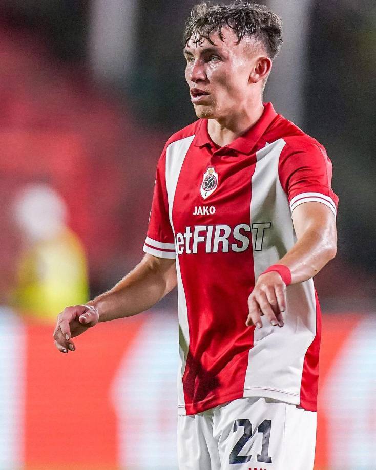 Sam Vines - El defensor estadounidense es titular con el campeón belga Royal Antwerp, que debutará en la UEFA Champions League.