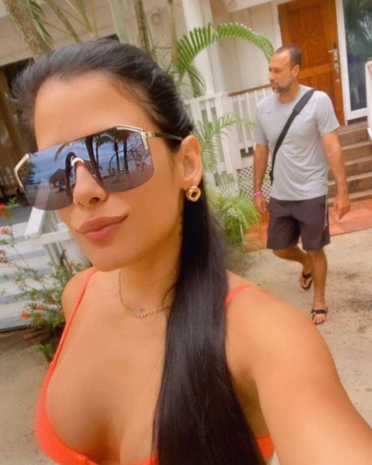 Ana Carolina Gonçalves y el exjugador del Olimpia, Fabio de Souza, se fueron a Roatán para disfrutar de las hermosas playas.