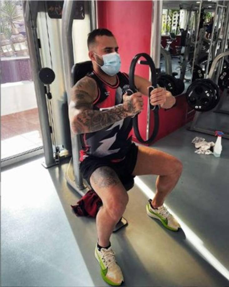Mientras tanto, Jesé Rodríguez guardaba silencio y publicaba fotos y vídeos entrenándose en solitario en Las Palmas para recuperar la forma, mostrando un estado físico bastante cuestionable.