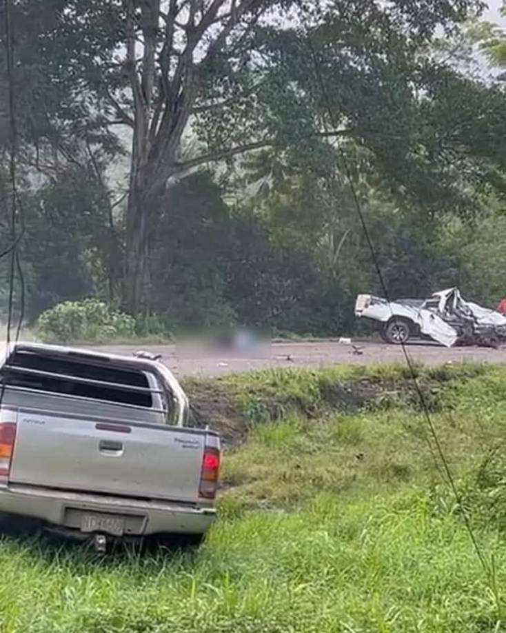 Un carro que se conducía a alta velocidad impactó de frente con el carro de la familia Cruz.