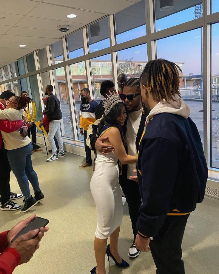 “Siento que nos ha unido más que antes, somos una institución pequeña, así que todo este rechazo nos ayuda a darnos cuenta que somos todo lo que tenemos. De hecho, la vida en el campus ha mejorado”, indicó.