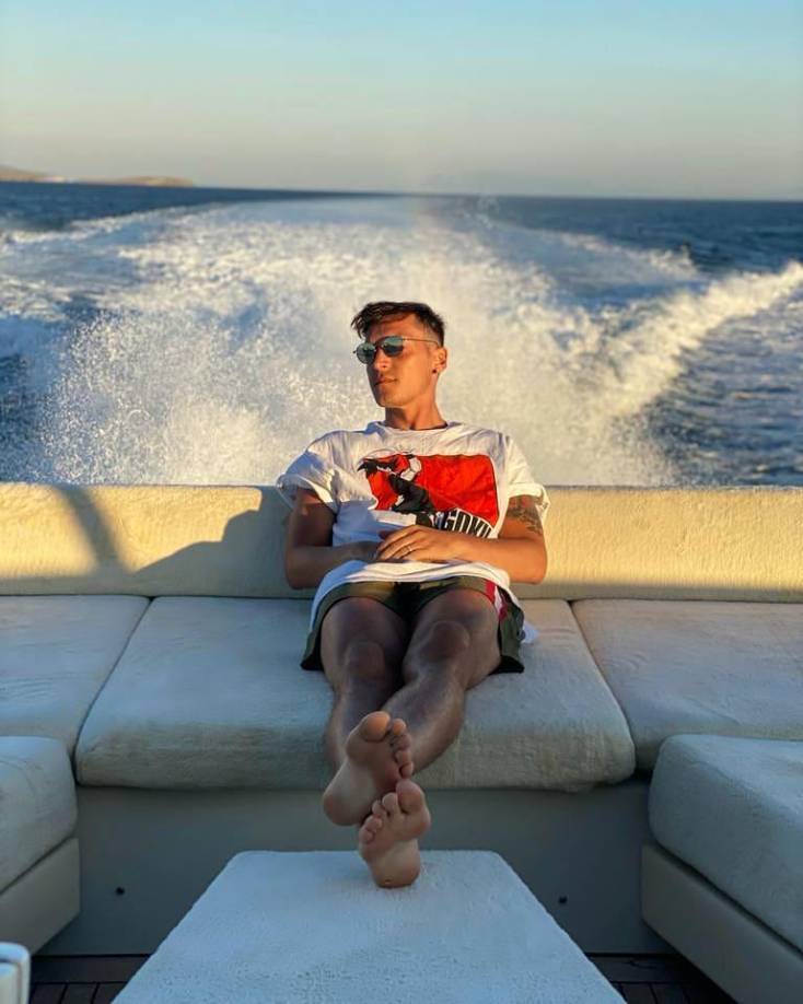 Mesut “<b>puede ganar mucho más con su imperio empresarial que con su carrera futbolística</b>” y es un ejemplo para aquellos futbolistas que se acercan al final de su carrera.