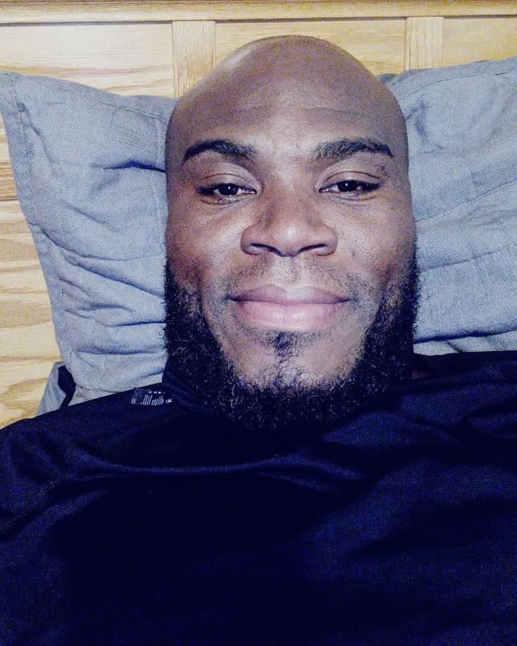 Samuel Caballero revela por qué besó a Cuauhtémoc: Se lo soné en la oreja