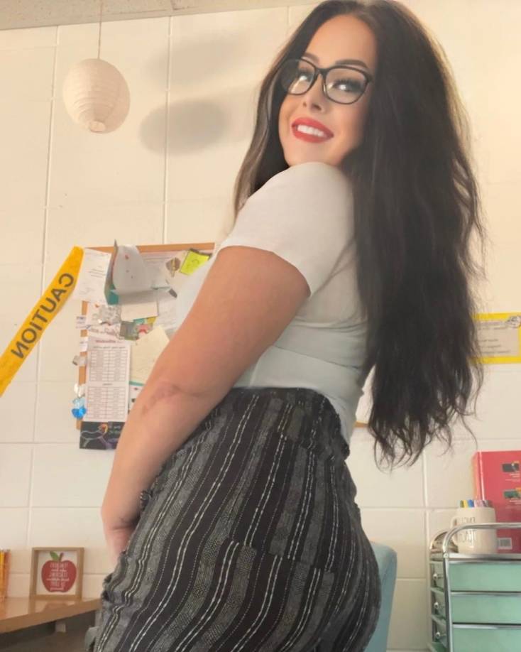 Los directivos de la institución educativa descubrieron su cuenta en la plataforma OnlyFans.