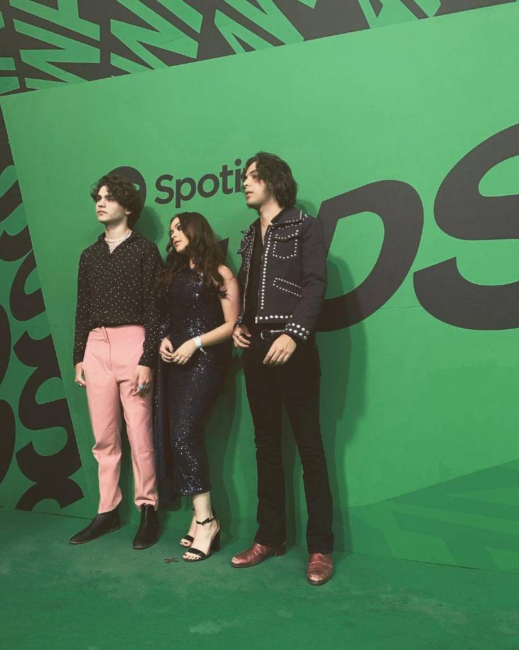 Los géneros pop y folk que abrazó desde que formó Vázquez Sounds, siguen siendo hoy su bandera en la música. Al inicio de la pandemia, en 2020, los Vázquez reflexionaron sobre el rumbo de su carrera y se dieron cuenta que tenían estilos diferentes, entonces acordaron separarse. Angie también quiso darle un nuevo aire a su vida, tomó sus maletas, dejó Mexicali y decidió establecerse en la Ciudad.