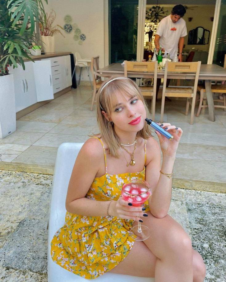 Policías le dan la licencia de conducir a influencer “por linda”