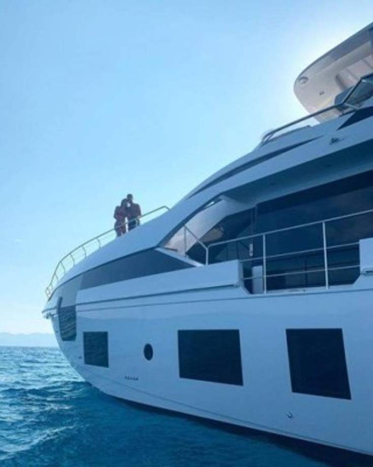 CR7 tiene mansiones, coches de todo tipo y, desde este año, un exclusivo yate valorado en 5,6 millones de euros y que amplía su colección de propiedades.