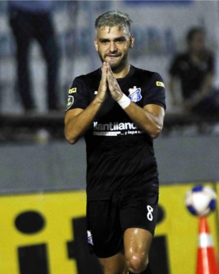 Matías Rotondi también suena en el Vida. “Estamos tratando de arreglar todos, esperamos para lunes o martes los jugadores que van a llegar, Agámez y Rotondi pueden ser los dos refuerzos en la delantera y estamos esperando por un portero“, reveló Luis Cruz, presidente de los cocoteros.