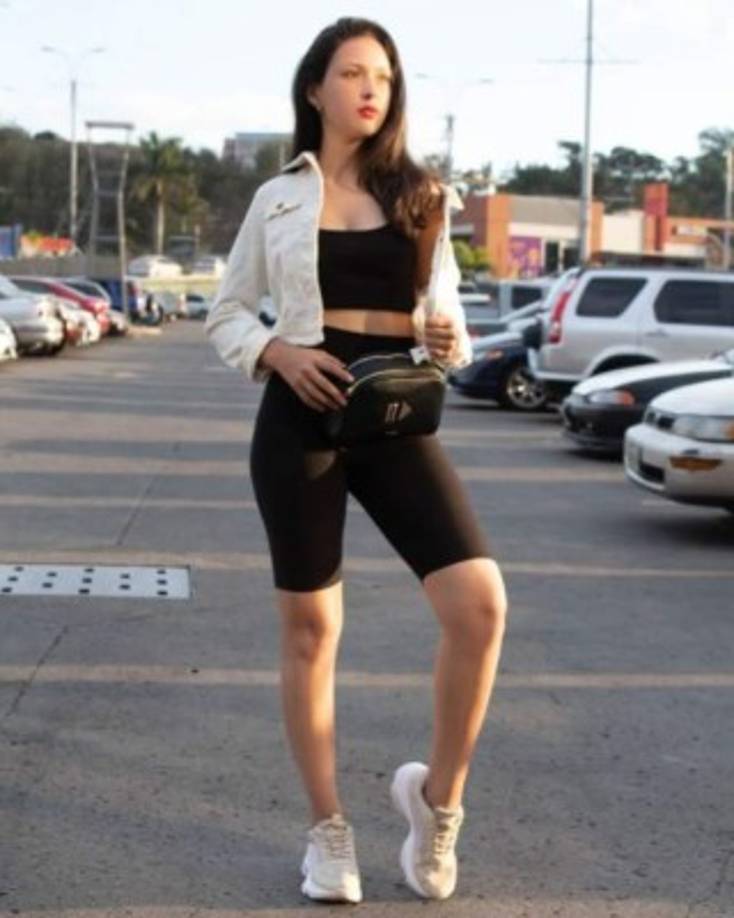 Berny Mejía es originaria de Santa Bárbara y además de ser un rostro hermoso también destaca por su pasión por el estudio, ya que actualmente estudia dos carreras universitarias. Una de ellas es Ingeniera en Sistemas en la Universidad de Nacional Autónoma de Honduras (UNAH).<br/>