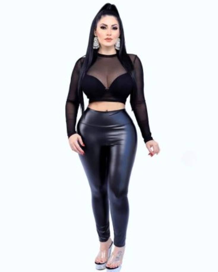 Herchi, se hizo famosa por robarle un beso al cantante Romeo Santos en un concierto en San Pedro Sula.