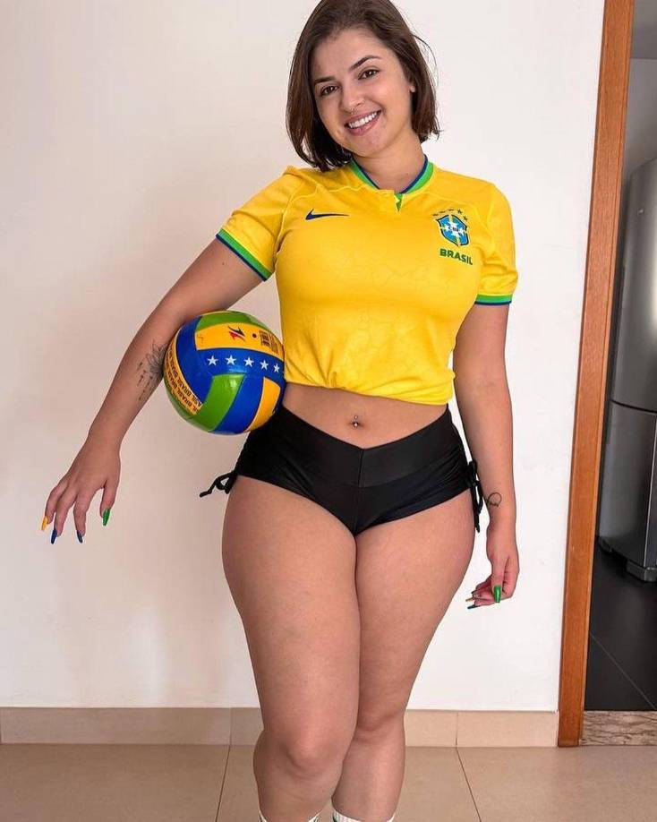 En una ocasión Kerolay Chaves ventiló que cuenta con una camiseta de la Selección de Brasil, que fue firmada por Neymar, la cual compró en varios miles de dólares, al pensar que se trataba de un autógrafo real.