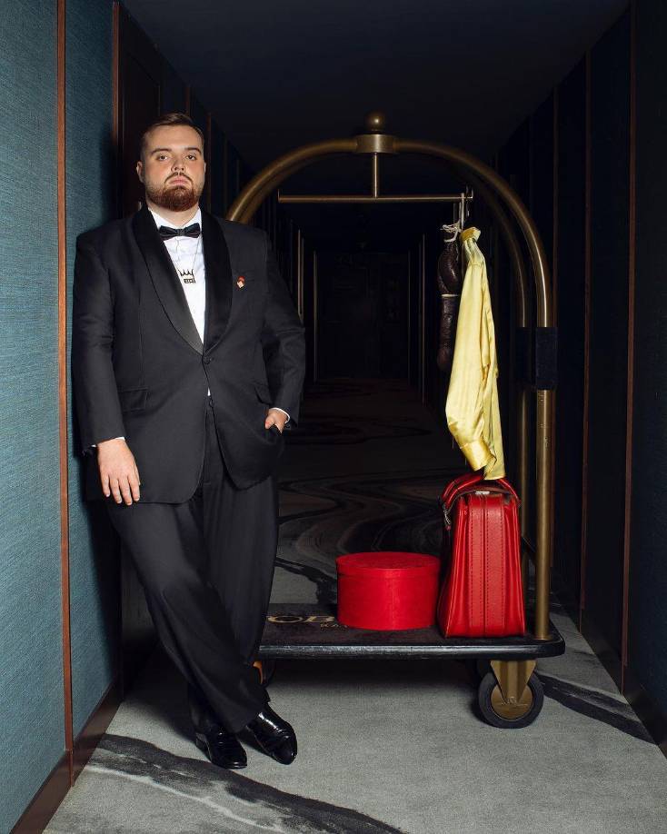 El <i>youtuber</i> ha abarcado su pérdida de peso, el <i>tic</i> que padece desde su niñez y que le hace realzar movimientos repetitivos con sus manos, y, también, de la enfermedad ocular por la que ha perdido prácticamente toda la visión de su ojo izquierdo.