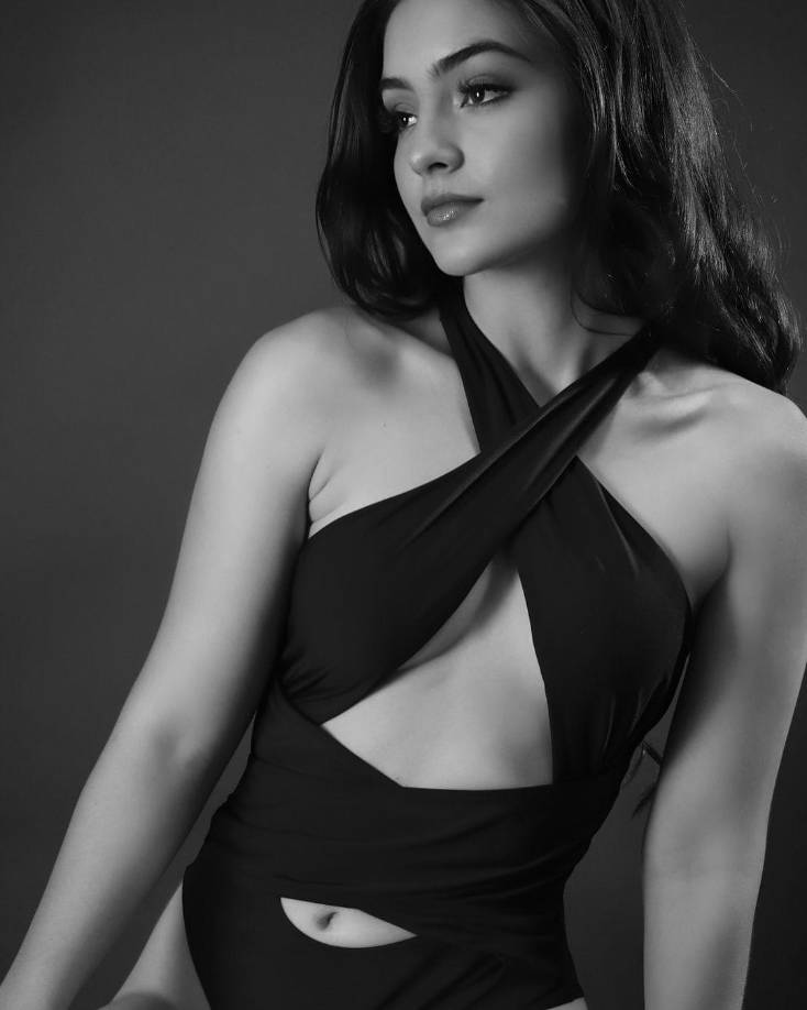 “Yo, Miss Copán Universe 2024, represento al 70 % de los hondureños; hondureños luchadores que motivan a jóvenes a seguir soñando y luchando con mucha disciplina por sus metas,” asegura la joven.