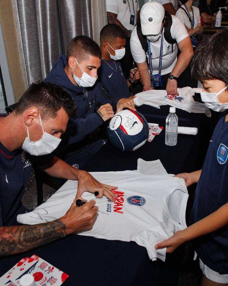 El PSG se encuentra de gira por Japón, en donde ya ganó su primer amistoso al Kawasaki Frontale por 2-1, con gol de Leo Messi y de Arnaud Kalimuendo.