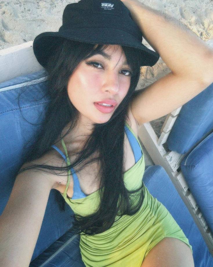 La tiktoker siguió contando su horrible experiencia, en donde tuvo consecuencias inmediatas. “Me fracturó mis costillas, me rompieron mi pulmón. Tuve muerte clínica, estuve en terapia intensiva muchísimo tiempo y desahuciada prácticamente”. 