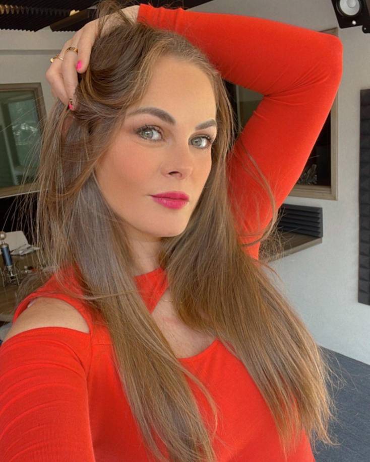 Todo empezó al recordar una anécdota del francés cuando el ‘Burro’ Van Rankin molestó a la conductora al decirle “Tu novio Gignac”. Virginia Ramírez lo tomó con humor y dijo: “No voy a hablar mal de Gignac, uno no puede hablar mal de su relación”.