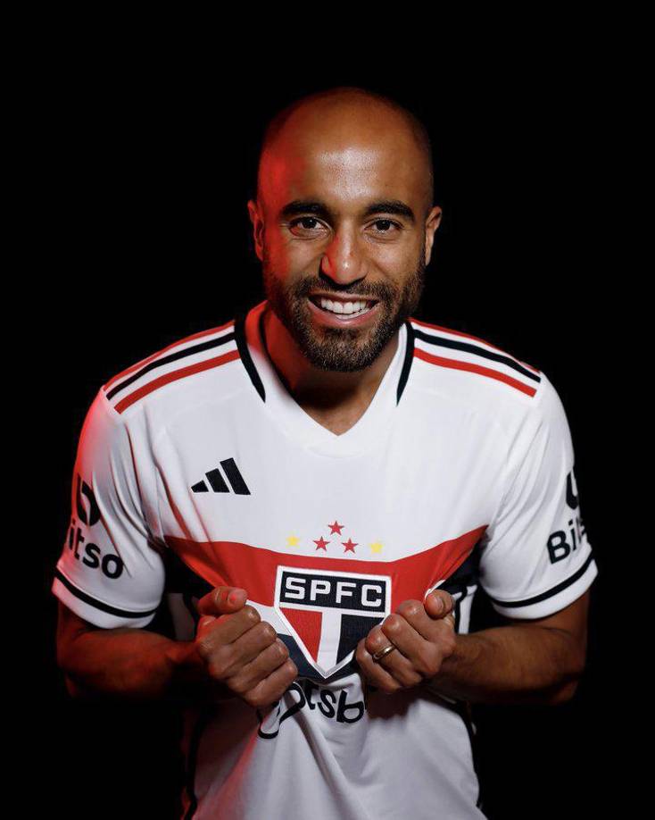 Lucas Moura es nuevo jugador del Sao Paulo. Regresa al club donde inició su carrera profesional luego de 11 años y tras su paso por Tottenham. Contrato hasta diciembre.