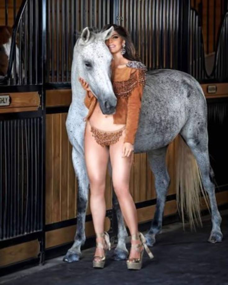 Recientemente dejó a más de uno boquiabierto al publicar una foto en bikini y con chaqueta mientras posaba para una sesión.<br/><br/>“El amor y el respeto a los seres vivos es algo que debe tenerse en igual tenor!!! Qué hermoso trabajar así”, escribió en su Instagram.<br/>