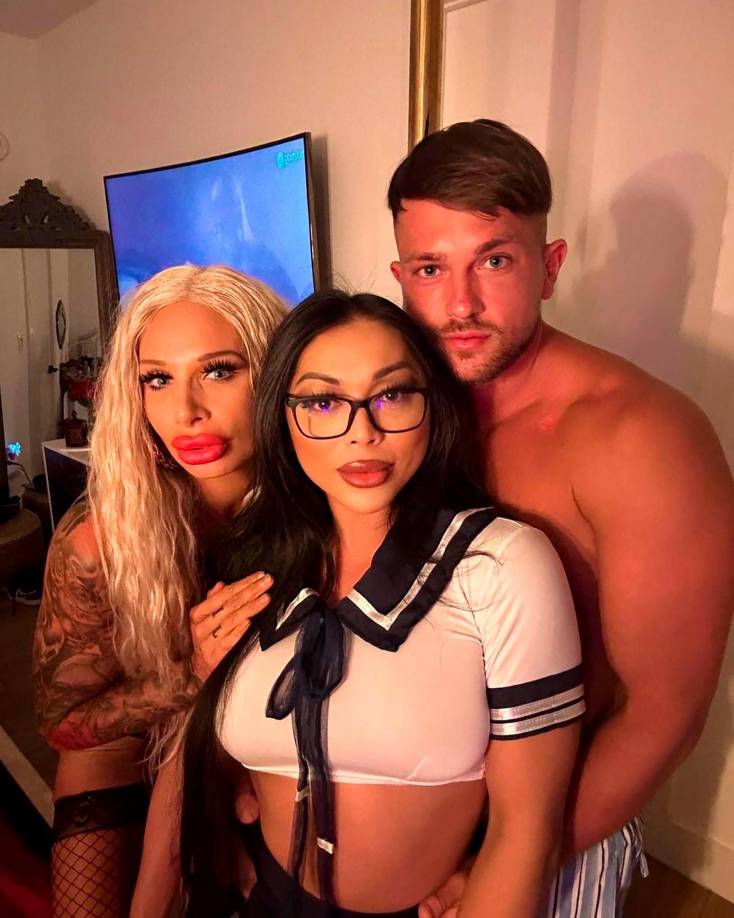 Spedding, que trabajó produciendo contenido erótico bajo el pseudónimo de Damian Oliver, estaba en pareja con la actriz porno británica Sophie Anderson –quien decidió no hacer declaraciones al respecto– y era padre de dos hijas (Izabella y Olivia).