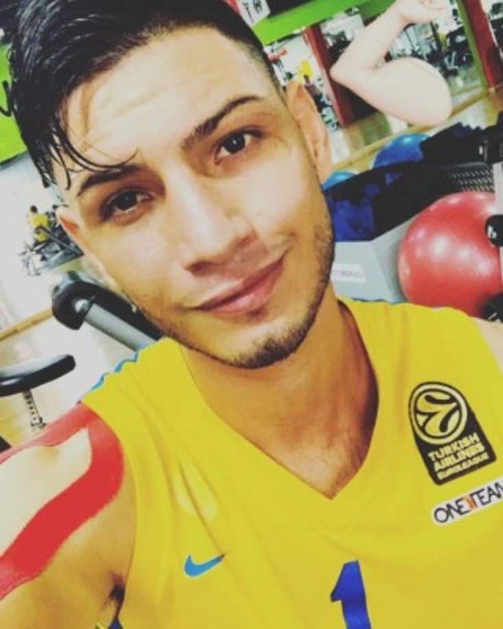 Jeffri Flores: El periodista Manfredo Reyes informa que el defensor central no seguirá en las filas del Vida para la próxima campaña.