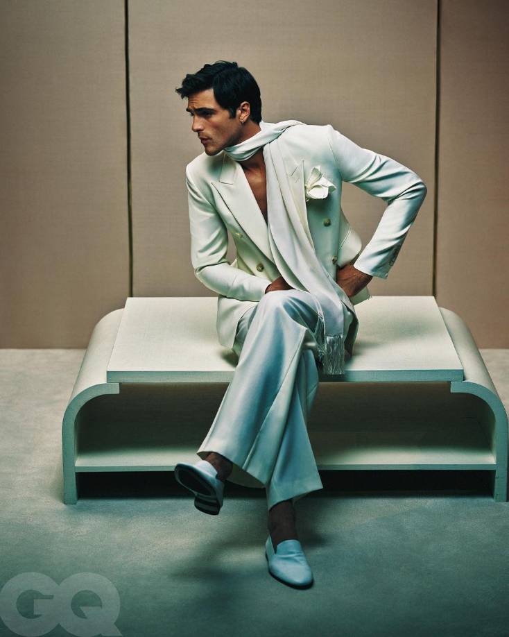 Mientras Jacob se convierte en autor y actualmente protagoniza películas como Priscilla de Sofia Coppola y Saltburn de Emerald Fennell , busca diferenciarse de su pasado de comedia romántica en streaming, pero eso no es cierto para Taylor.