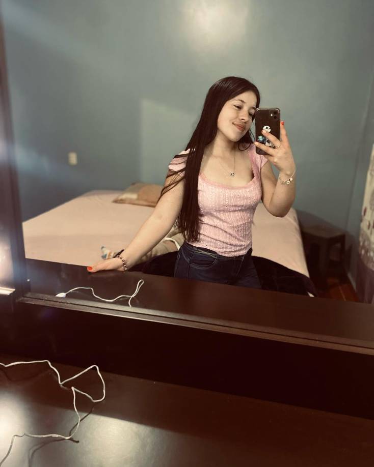 Según testigos, una de las víctimas salió expulsada del vehículo por la parte frontal debido al impacto y perdió la vida de inmediato en la escena. 