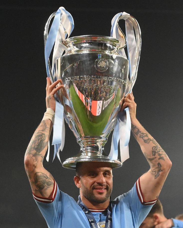  Kyle Walker estaría negociando su salida del Manchester City y tendría la opción de fichar por el Bayern Múnich. Según informa Sky Sports, el lateral no está cómodo con su tiempo de juego en el City.