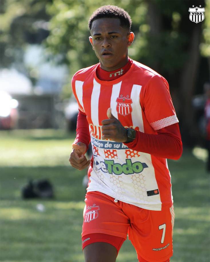 El talentoso mediocampista ofensivo Christian Sacaza fue confirmado como uno de los nuevos fichajes del Vida, llega procedente del Honduras Progreso.