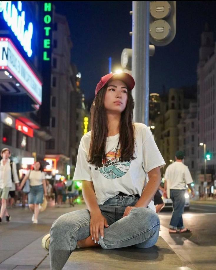 Entre todas estas opciones, algunas profesoras han optado por llevar una “doble vida”: ofrecer contenido explícito mientras continúan impartiendo clases, como es el caso de Sofía Coste.