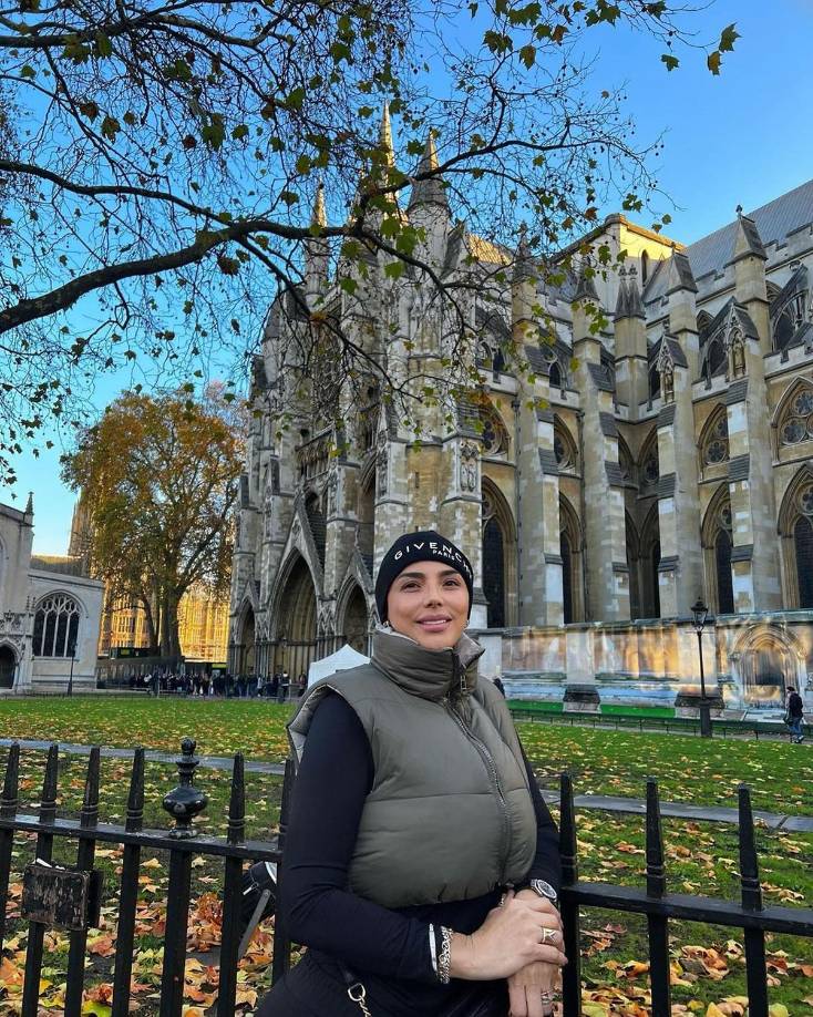 María Isabel Hernández Navarro es la madre del futbolista Carlos Salcedo. Pese a que en los inicios de su trayectoria se le solía ver acompañando a su hijo, paulatinamente comenzó a estar ausente en los encuentros clave, algo que se cree, pudo haber estado relacionado con los problemas internos que existían en su familia.