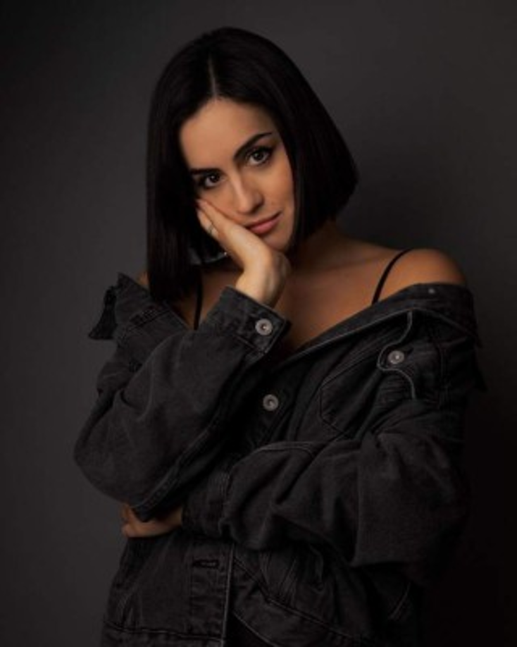 Gaby es una destacada comediante de 30 años, ha realizado stand up en Comedy Central LA.