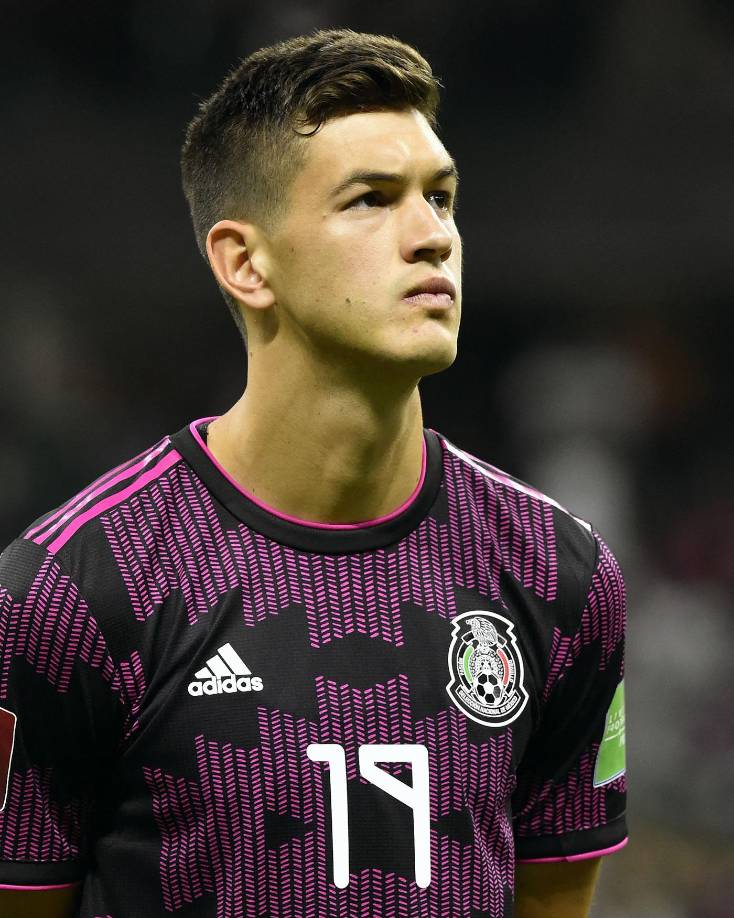 César Montes - México también se vio impulsado en defensa por la fuerte presencia del central del Monterrey, quien completó 47 de sus 52 pases y realizó dos recuperaciones de balón, además de innumerables despejes.