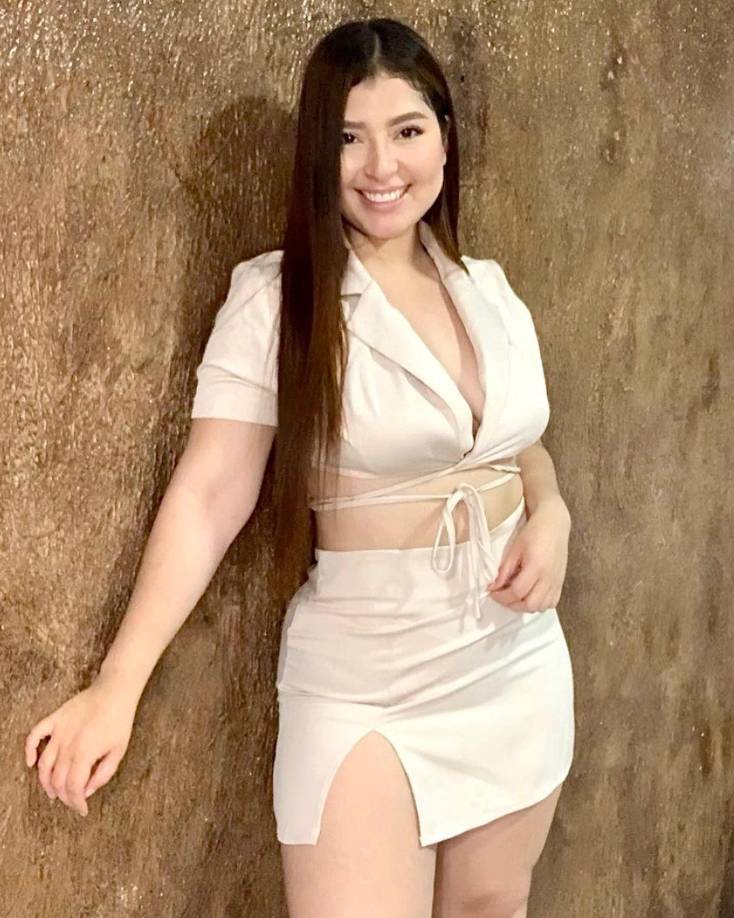 La modelo aprovechó el momento para pedir que los usuarios pagaran por el material que se compartió gratis.