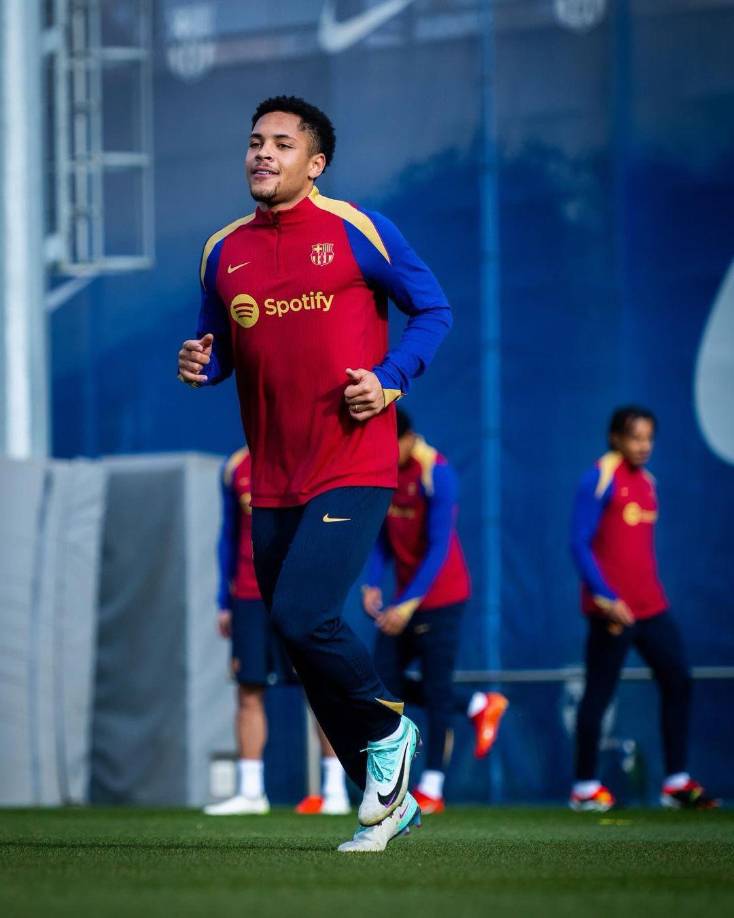 El Barcelona lo tiene muy claro y marca como prioridad que Vitor Roque pueda completar la pretemporada bajo el mando de Hansi Flick.