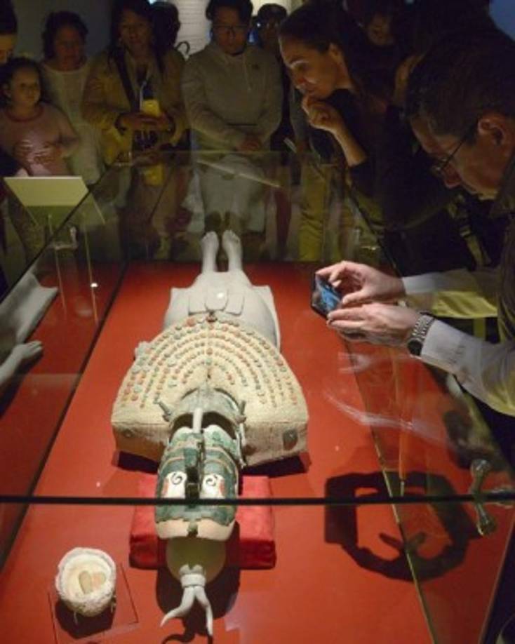 En tanto, los arqueólogos mexicanos siguen estudiando los misterios que encierra la dinastía de Pakal y la Reina Roja.