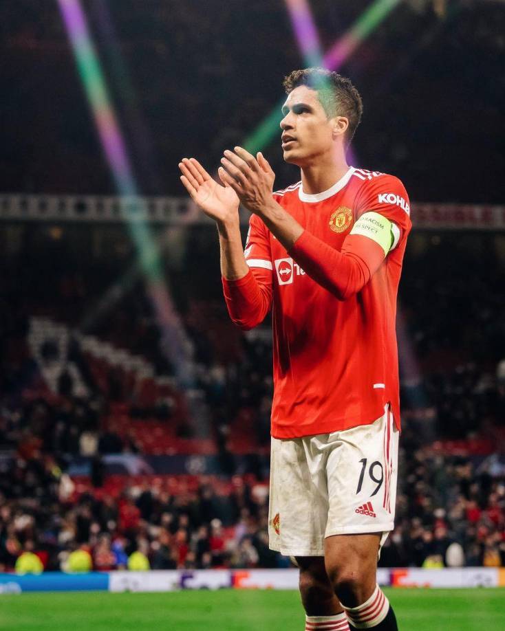 Según informa Fabrizio Romano, el Como, equipo recién ascendido a la Serie A, está convencido de fichar a Raphael Varane de cara a la siguiente temporada.