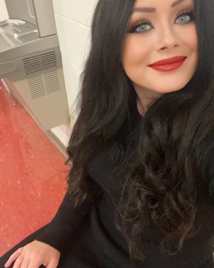 La profesora dijo en una entrevista al St. Louis Post-Dispatch que inicialmente quitó su cuenta de OnlyFans al mismo tiempo en que su compañera profesora de inglés Brianna Coppage fue puesta de licencia por su participación en la venta de contenido explícito.