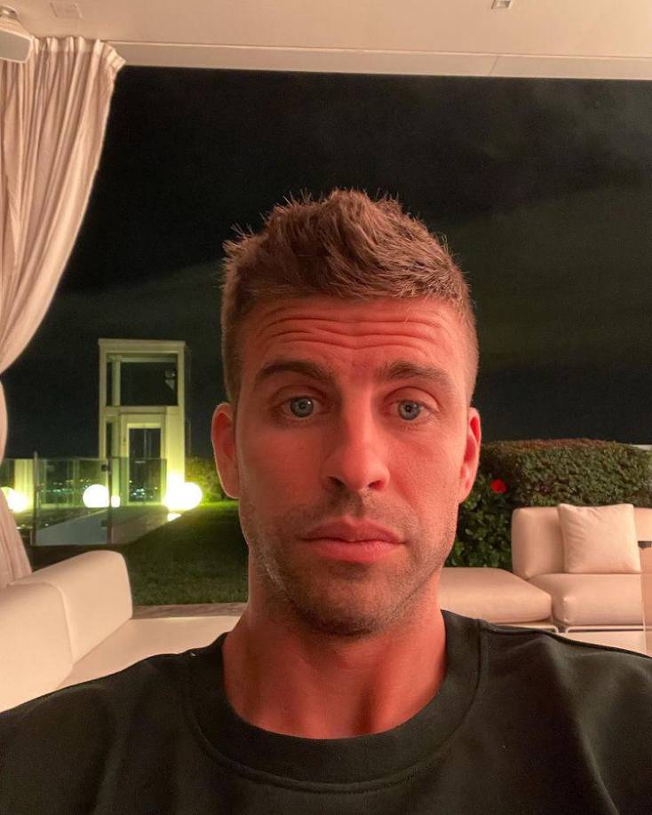 Piqué terminó haciendo pública su relación con Clara Chía hace unas semanas, días después del lanzamiento de la canción de Shakira en donde le lanza indirectas a él y su nueva pareja.