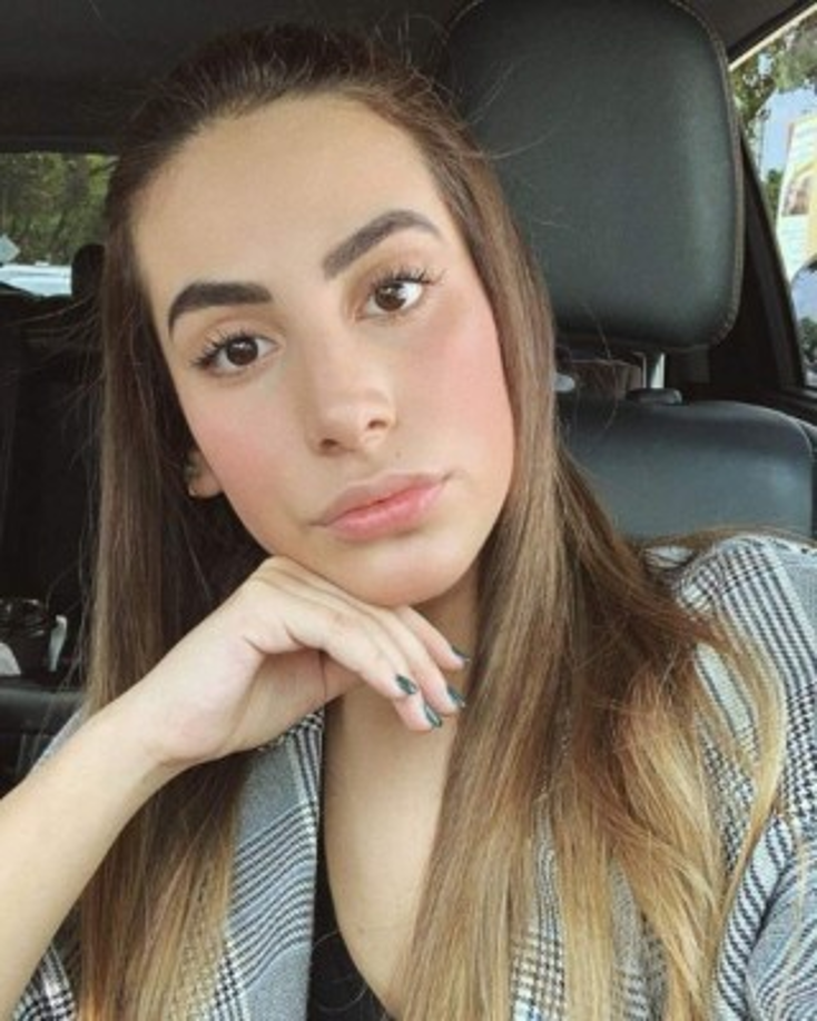 La joven participó en el programa de televisión mexicano 'Pequeños Gigantes' en 2011.