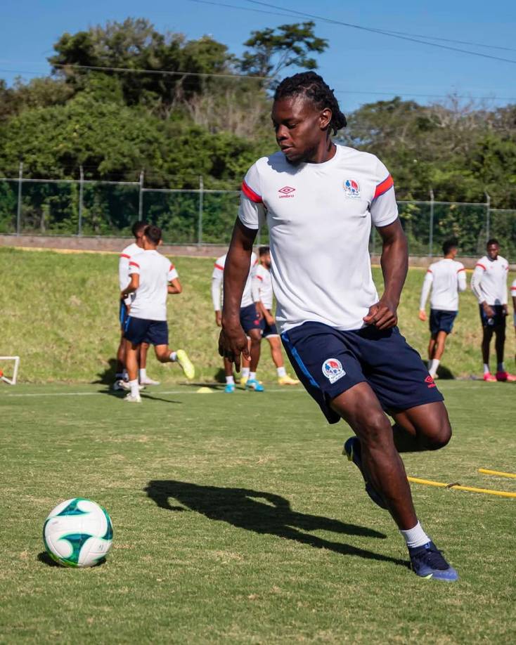 José García - El defensa habría solicitado a la directiva de Olimpia su salida y se iría a préstamo. La UPN sería su destino y también ha sonado para reforzar al Marathón, pero en el club verdolaga descartaron que hayan tenido un acercamiento.