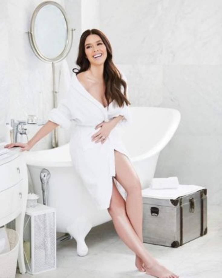 “Para todas las que me preguntan cómo recuperé mi figura después del parto, quiero compartirles uno de mis secretos y sin duda es fajarme todos los días. Además, es completamente invisible porque no tiene costuras así que ¡puedo usarla con todo!”, detalló.<br/><br/>