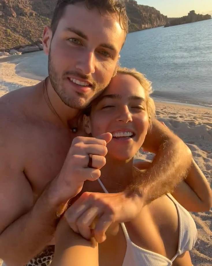 Giménez y Serrano se conocen desde hace tiempo y la actriz incluso ha vivido con el futbolista en Europa durante los últimos años, acompañándolo en su aventura en el Viejo Continente.