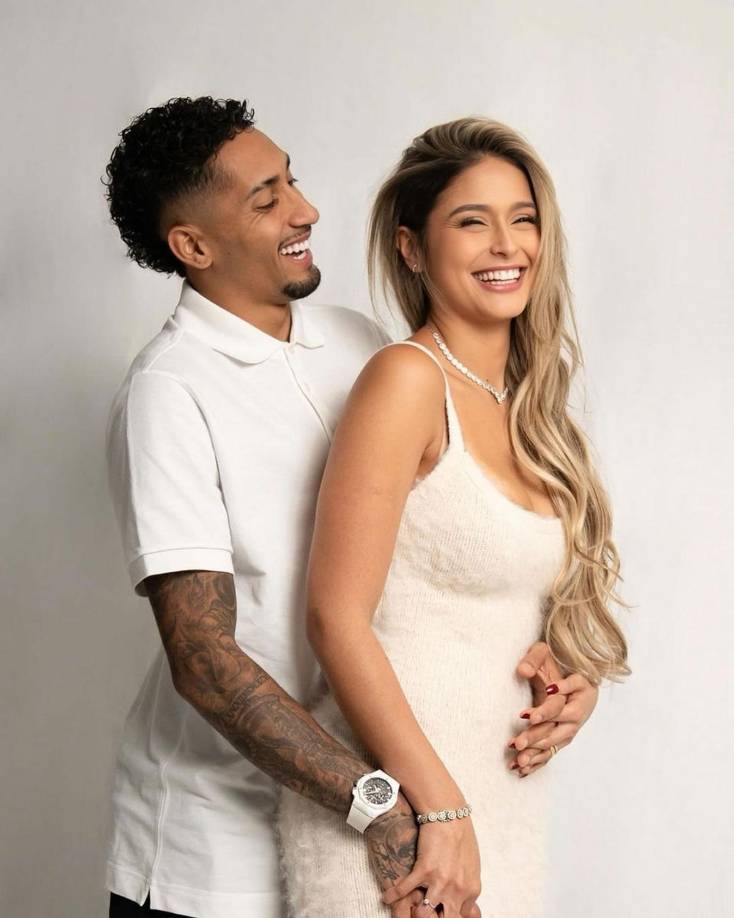 Raphinha no los quiso pasar por alto y contestó “¿Ves dinero en la foto? ¿Sabes de dónde vengo? ¿Sabes de dónde viene?” al usuario que le comentó “¿Qué bueno es ser rico, eh?”.