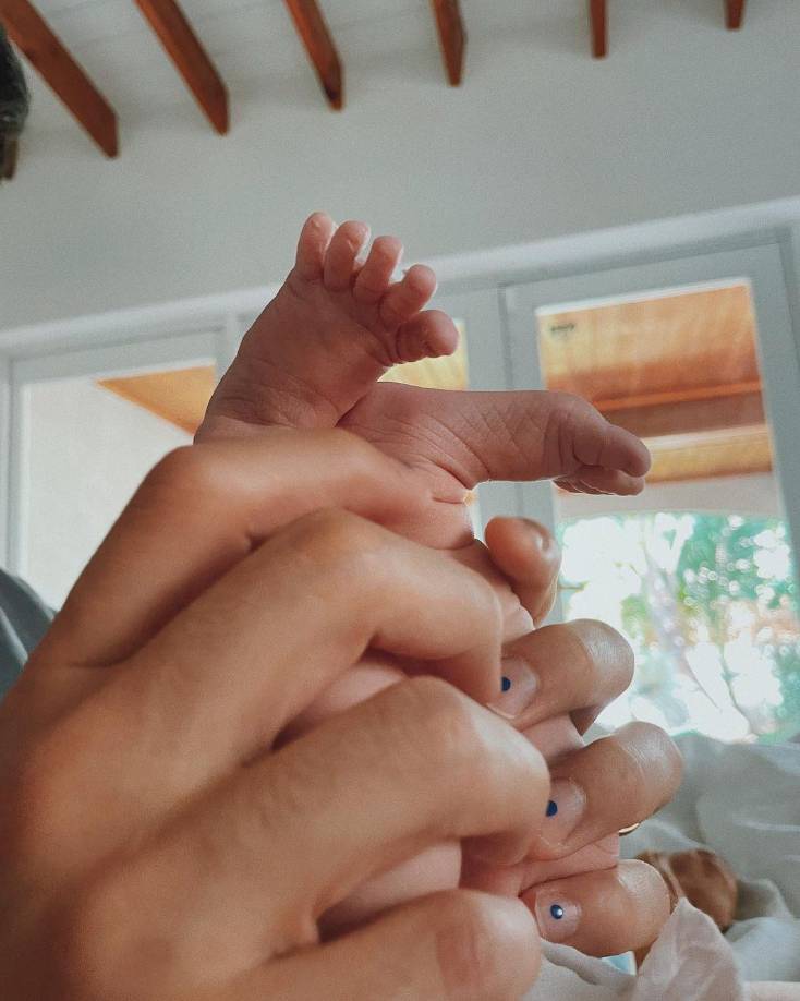 Pese a que constantemente postean fotografías y vídeos de su relación, no han mostrado la carita de la niña. 